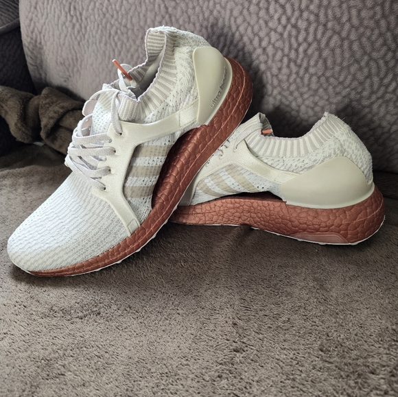 "RARE" Adidas ULTRABOOST (new without original box ) - Picture 2 of 9